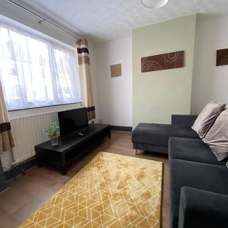 Winstanley House Villa Уелингбъро Екстериор снимка