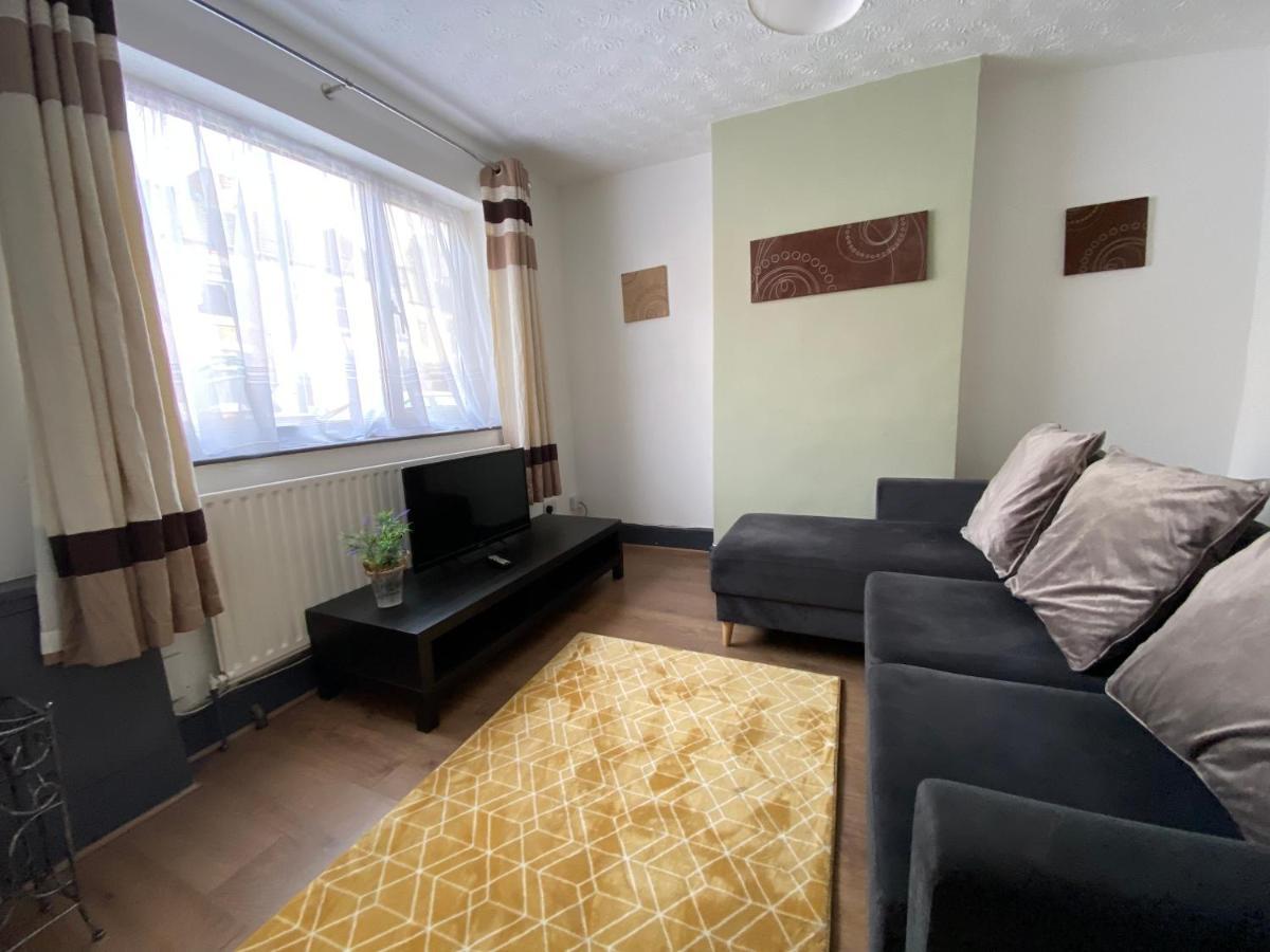 Winstanley House Villa Уелингбъро Екстериор снимка